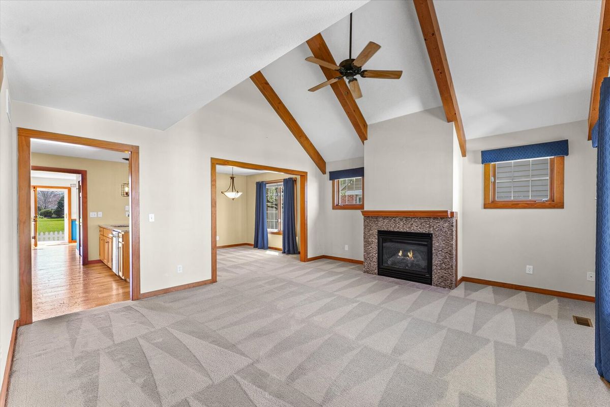 6 HEDGEROW Court #6, Monticello, IL 61856