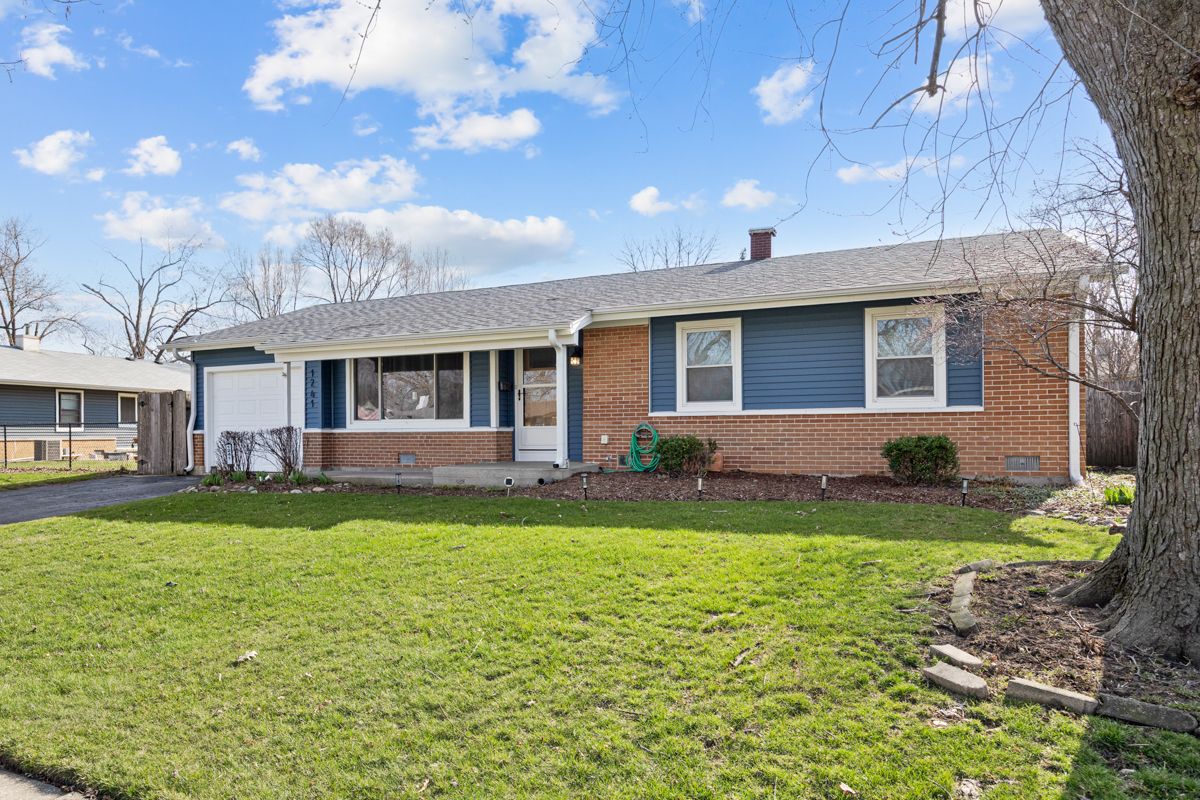 1241 Aspen Lane, Elk Grove Village, IL 60007