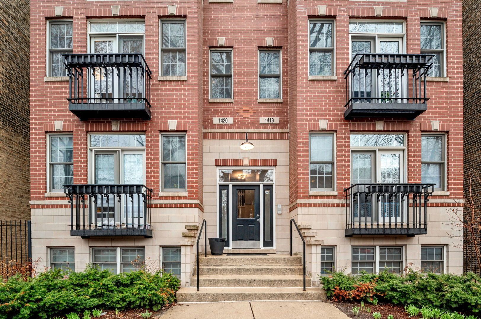 1420 Hollywood Avenue — Chicago, IL 60660
