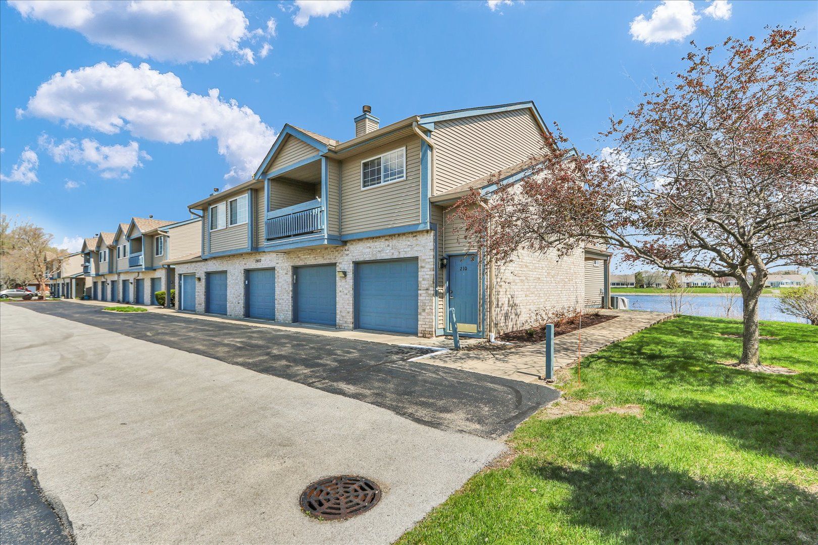 2402 Windward Boulevard #209 — Champaign, IL 61821