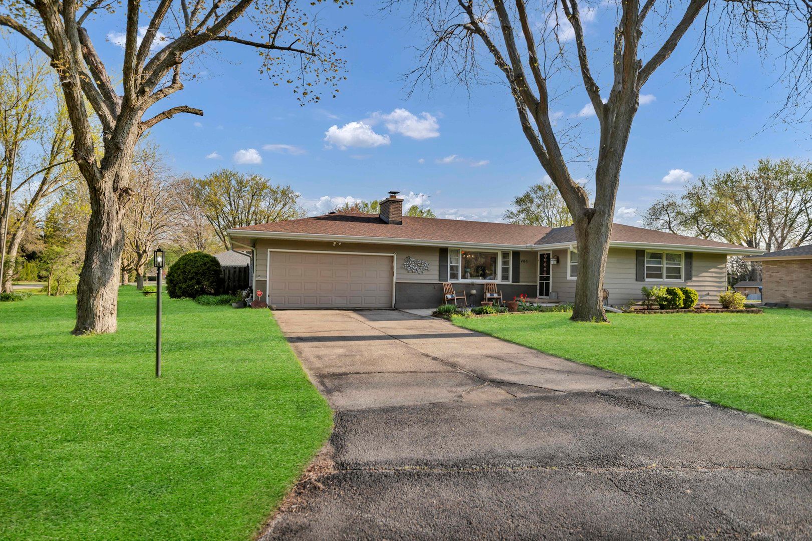 405 Thomas Drive — Sycamore, IL 60178