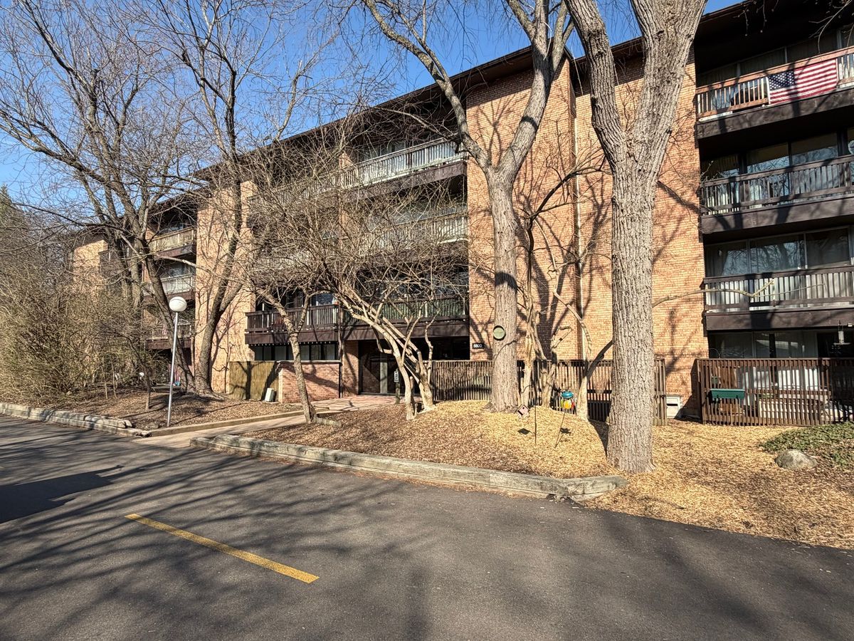 5500 Hillcrest Lane, Lisle, IL 60532