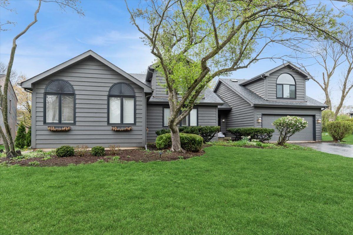 1923 Hillside Lane — Lisle, IL 60532