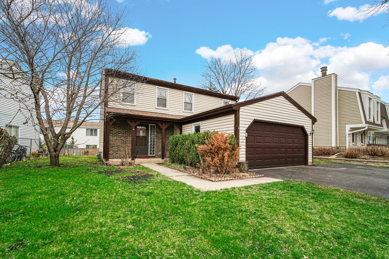 593 Iroquois Trail — Carol Stream, IL 60188