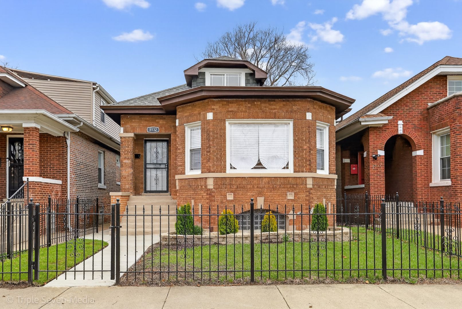 8132 Paxton Avenue — Chicago, IL 60617