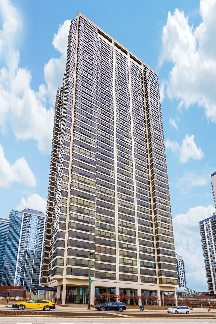 360 E RANDOLPH Street #4203 — Chicago, IL 60601