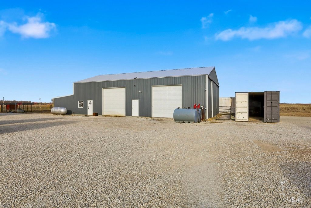 335 9250E Road, Momence, IL 60954