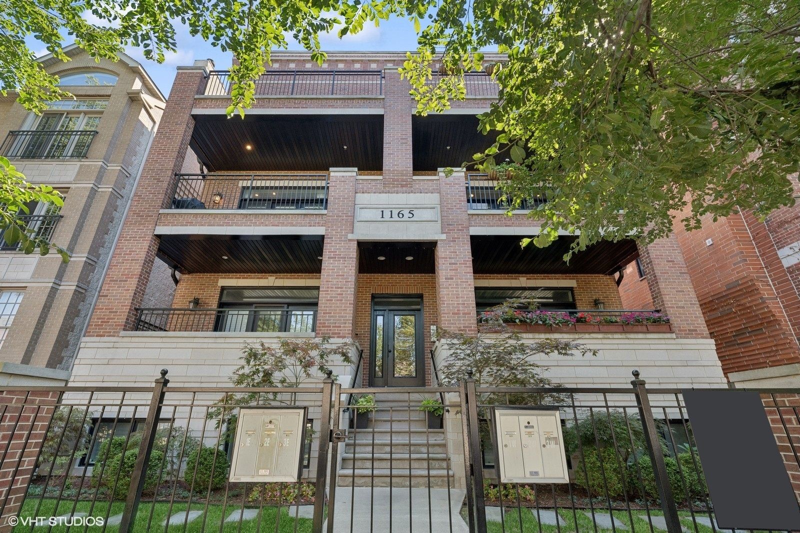 1165 W Eddy Street #2W — Chicago, IL 60657