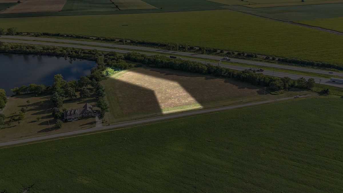 11 Moss Drive, Farmer City, IL 61842