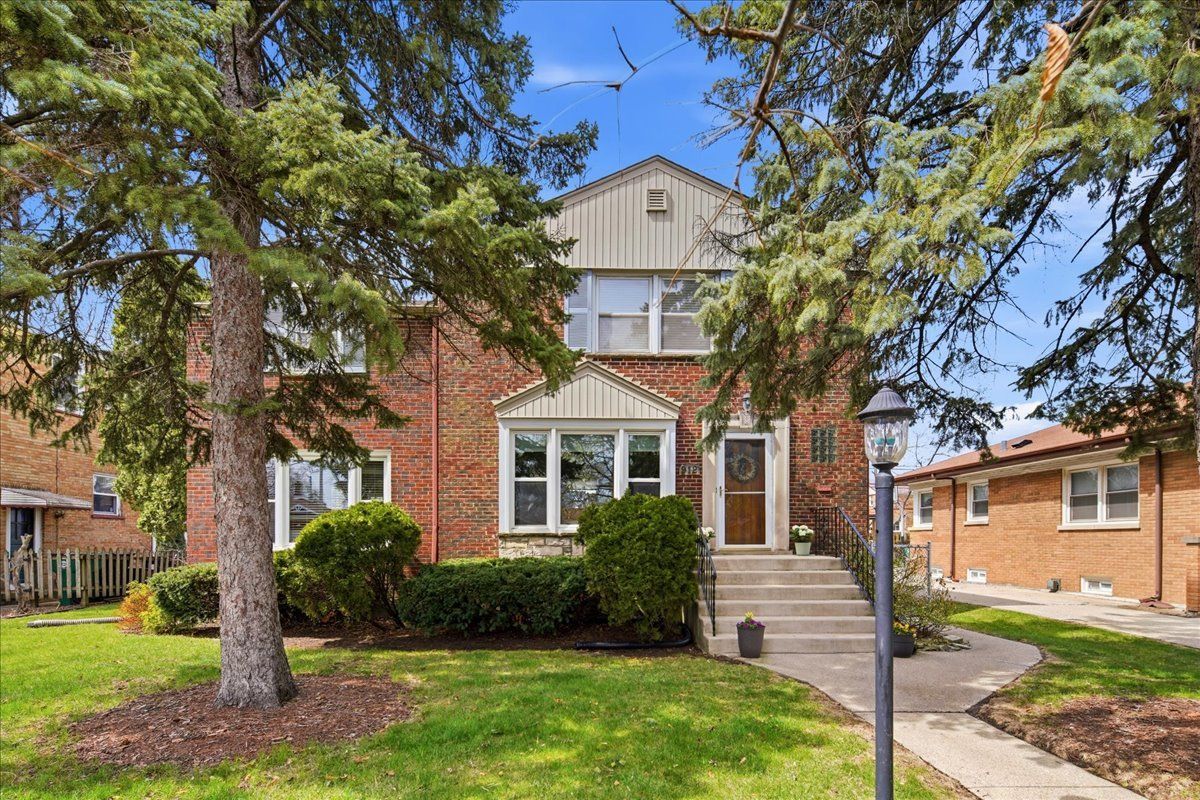 912 Hull Avenue — Westchester, IL 60154