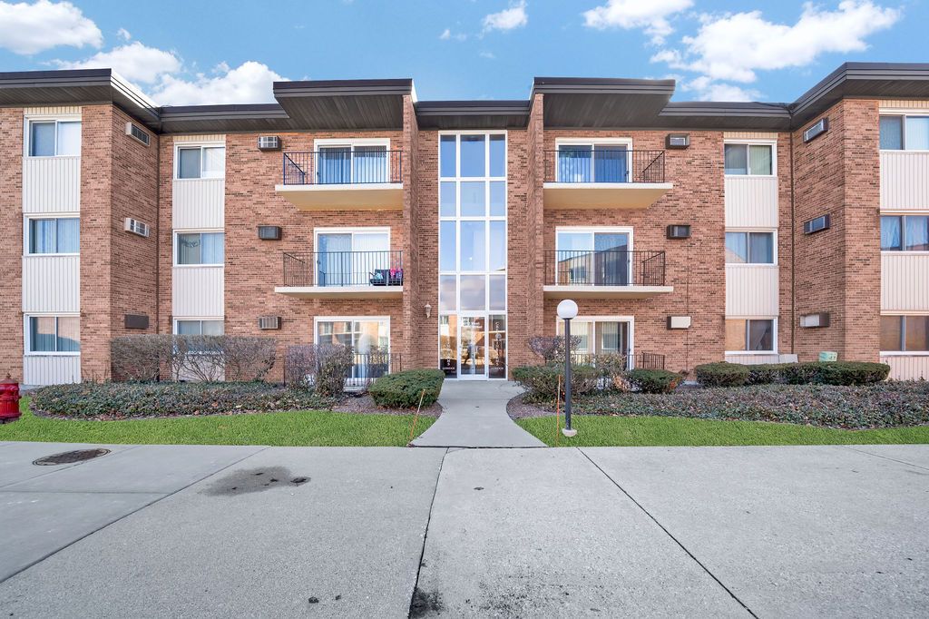 4112 W 98th Street #102 — Oak Lawn, IL 60453