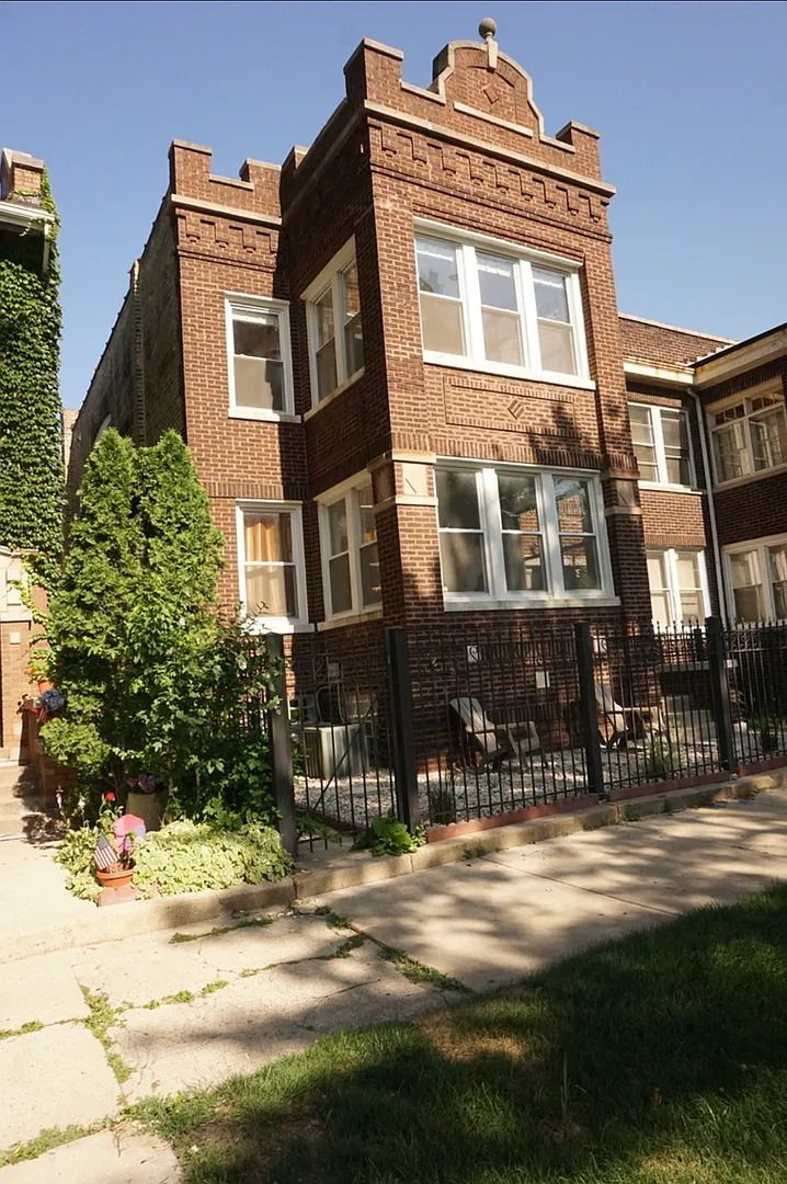 4303 N Sawyer Avenue #1R — Chicago, IL 60618