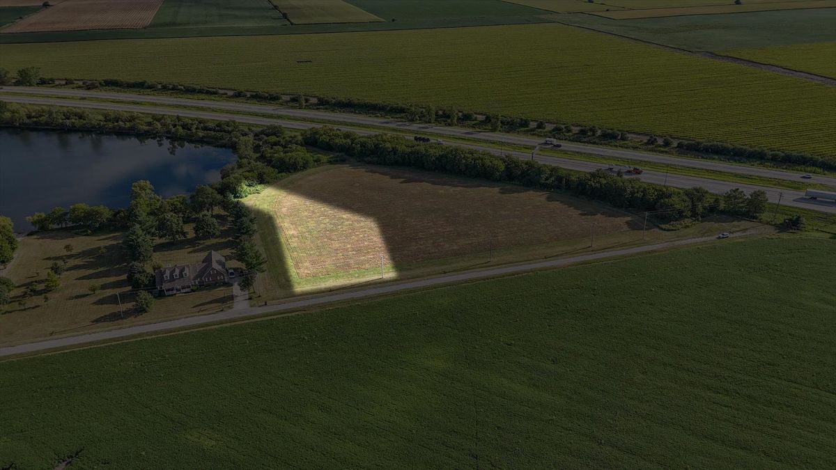 10 Moss Drive, Farmer City, IL 61842