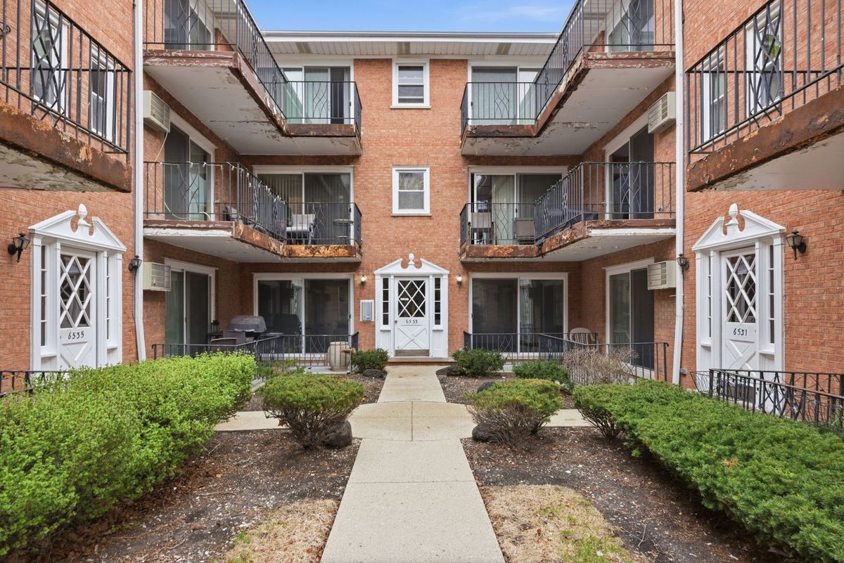 6533 Northwest Highway, Chicago, IL 60631