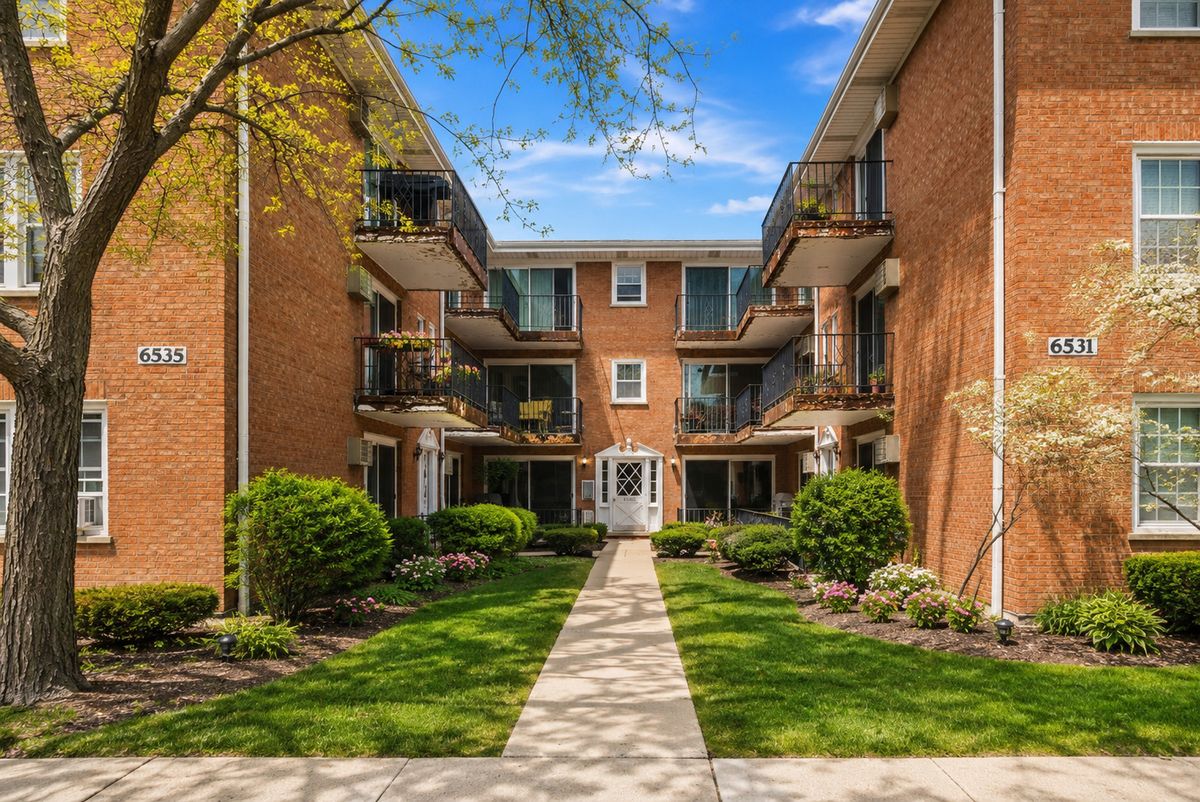 6533 Northwest Highway, Chicago, IL 60631