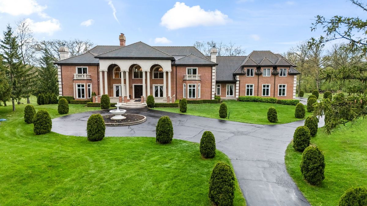 27147 Chevy Chase Road, Mundelein, IL 60060