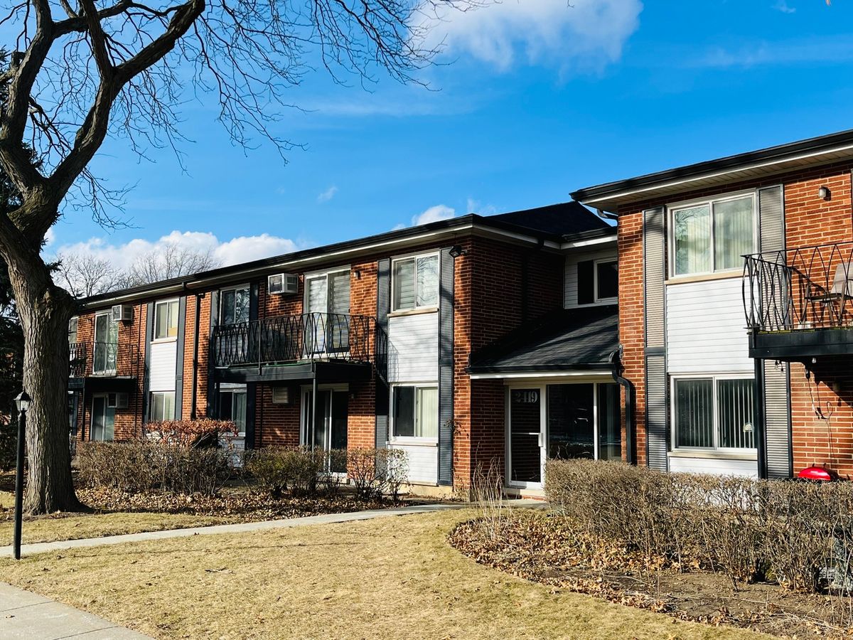 2419 Olive Street, Arlington Heights, IL 60004