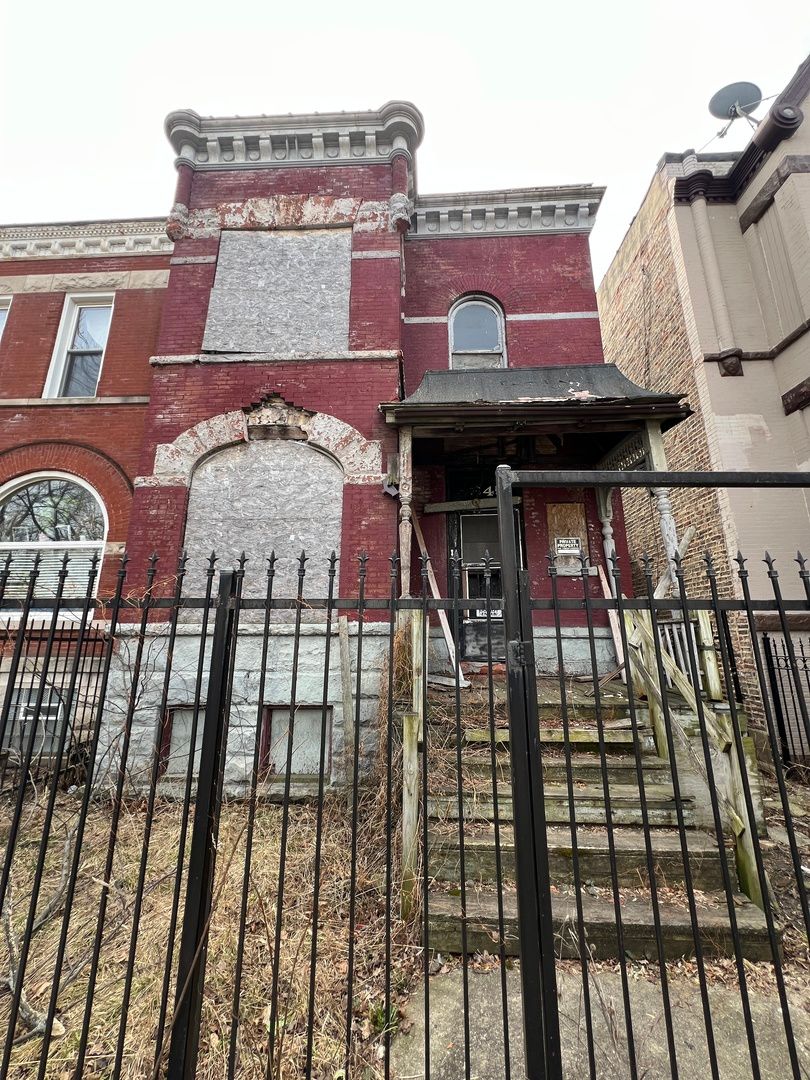 3345 W Monroe Street — Chicago, IL 60624