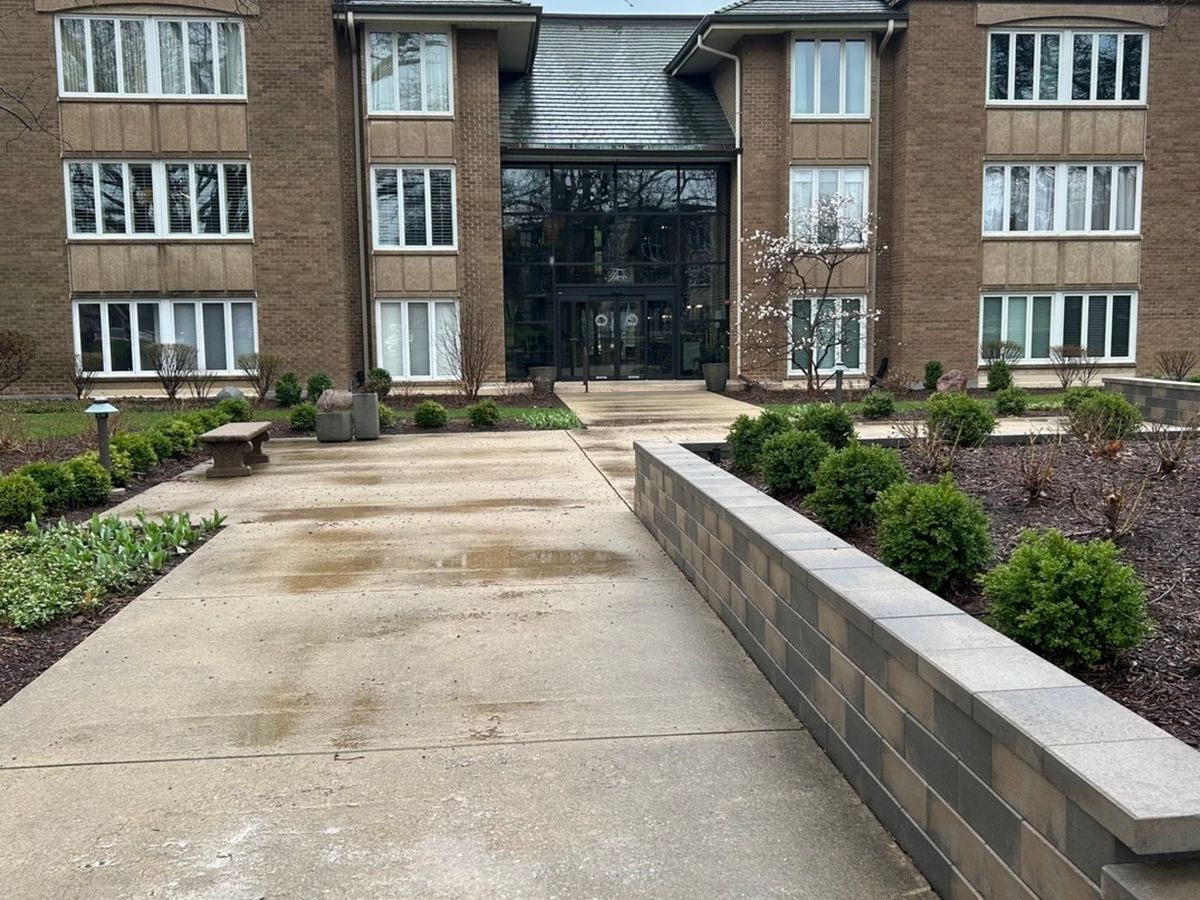 2 Oak Brook Club Drive, Oak Brook, IL 60523
