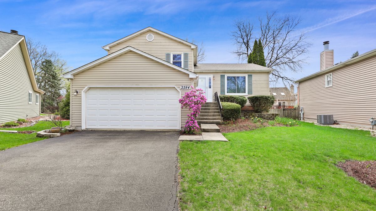 2284 Briarhill Drive, Naperville, IL 60565