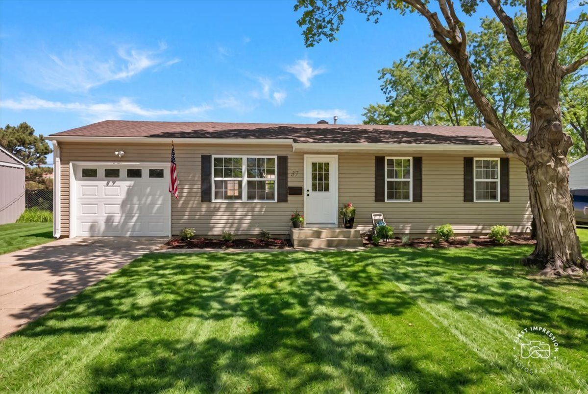 37 Ridge Lane, Geneva, IL 60134
