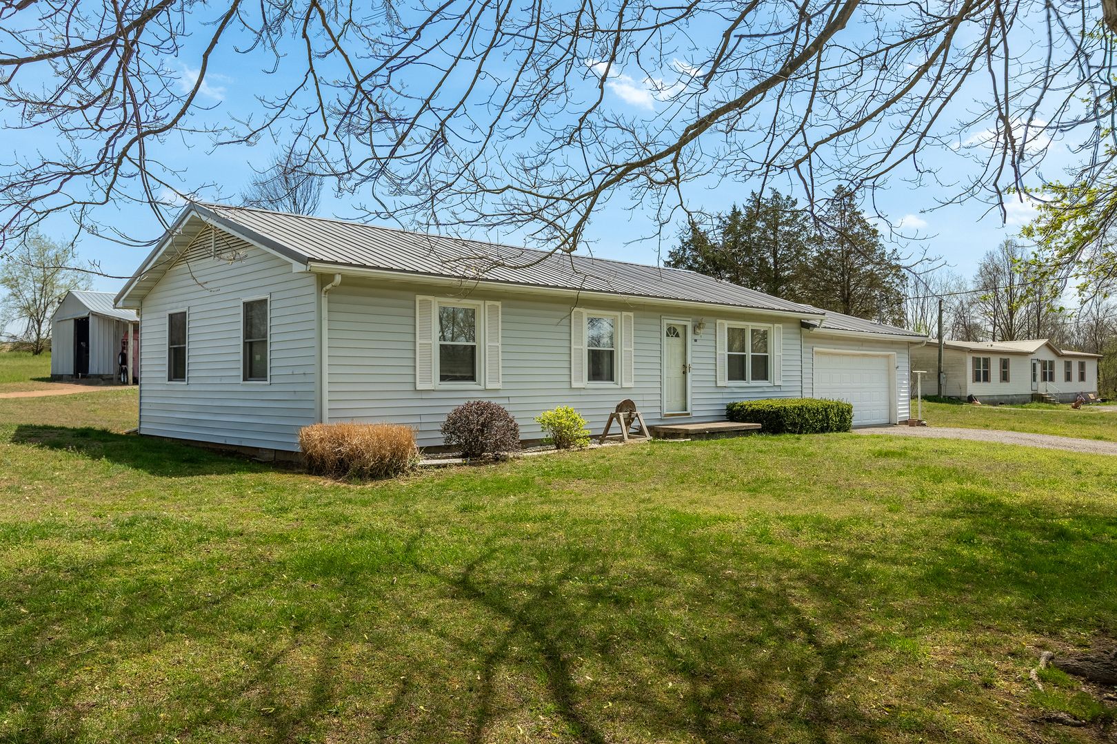 306 N White Street N — Creal Springs, IL 62922