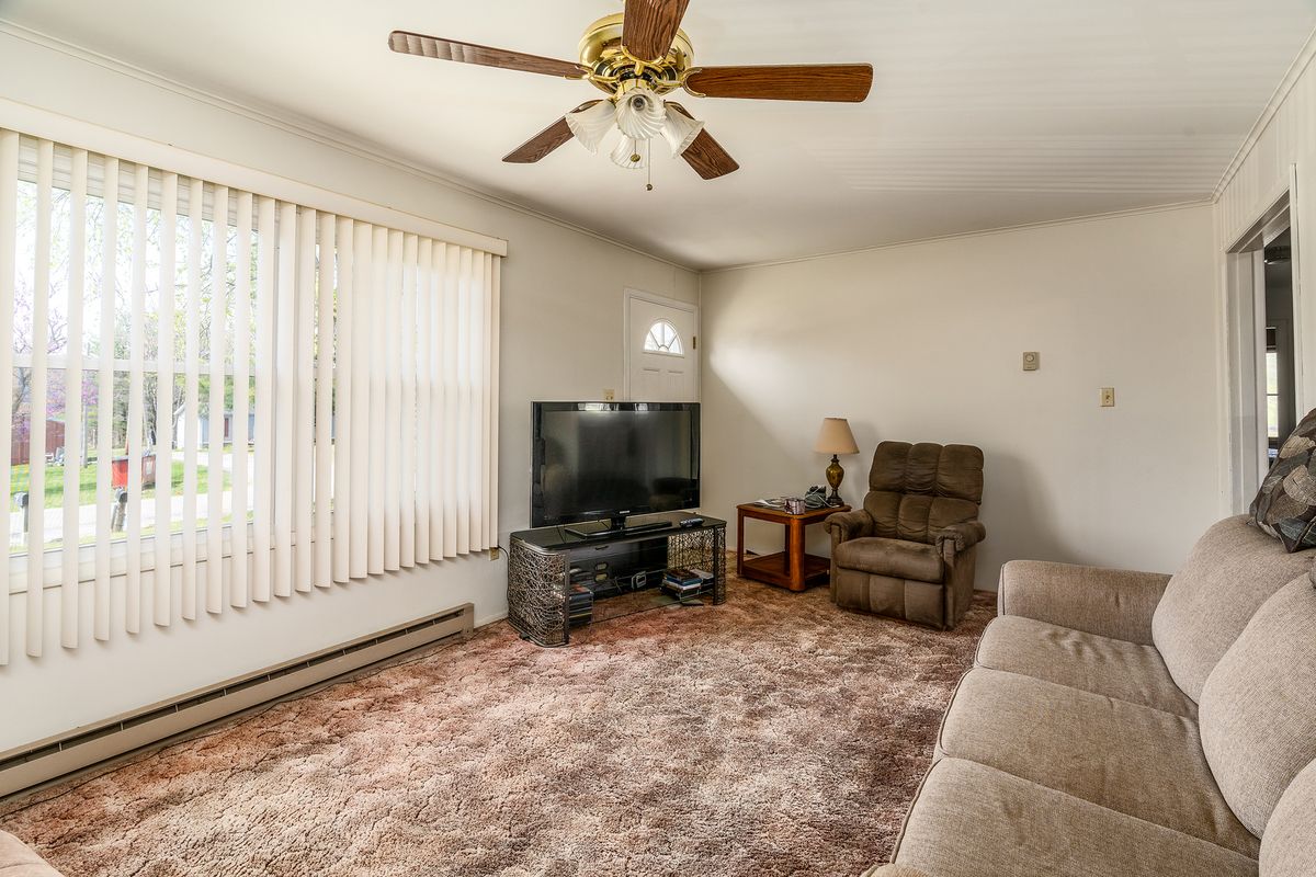 306 N White Street N, Creal Springs, IL 62922