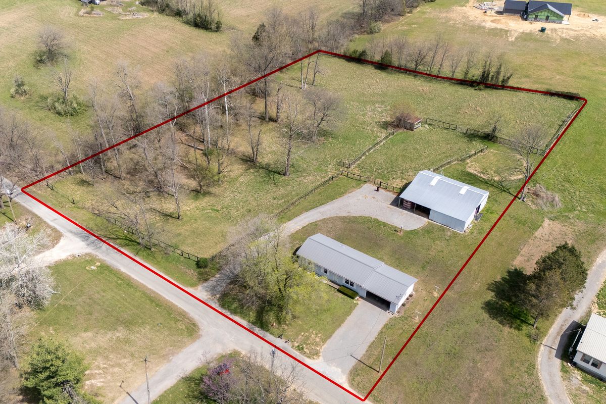 306 N White Street N, Creal Springs, IL 62922