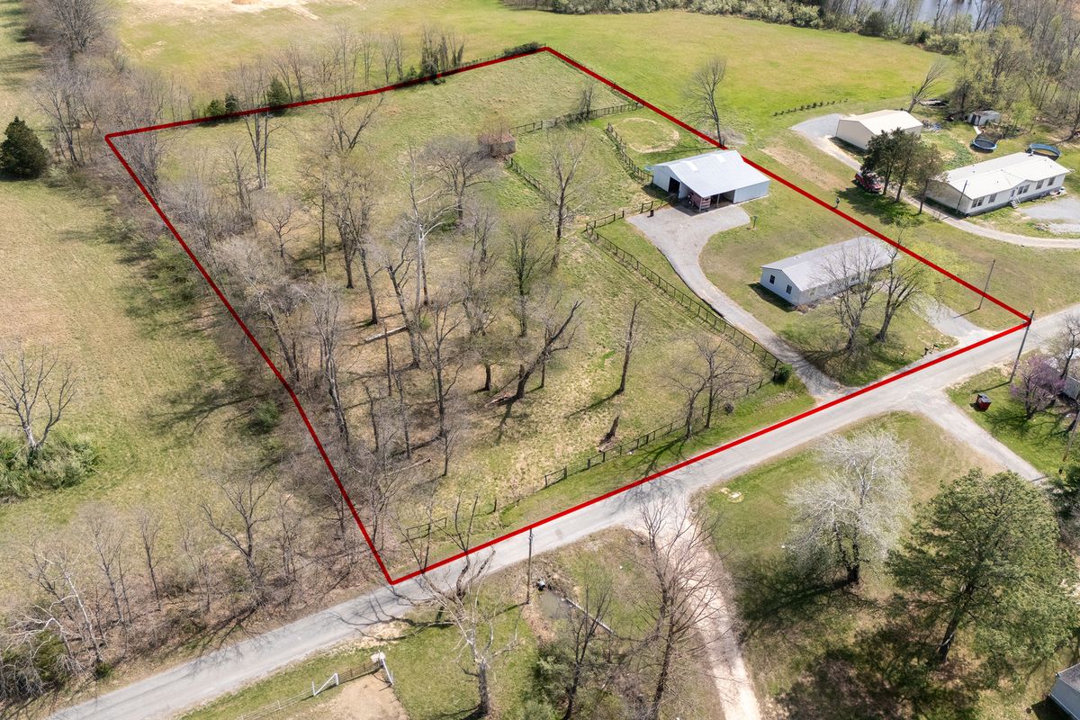 306 N White Street N, Creal Springs, IL 62922