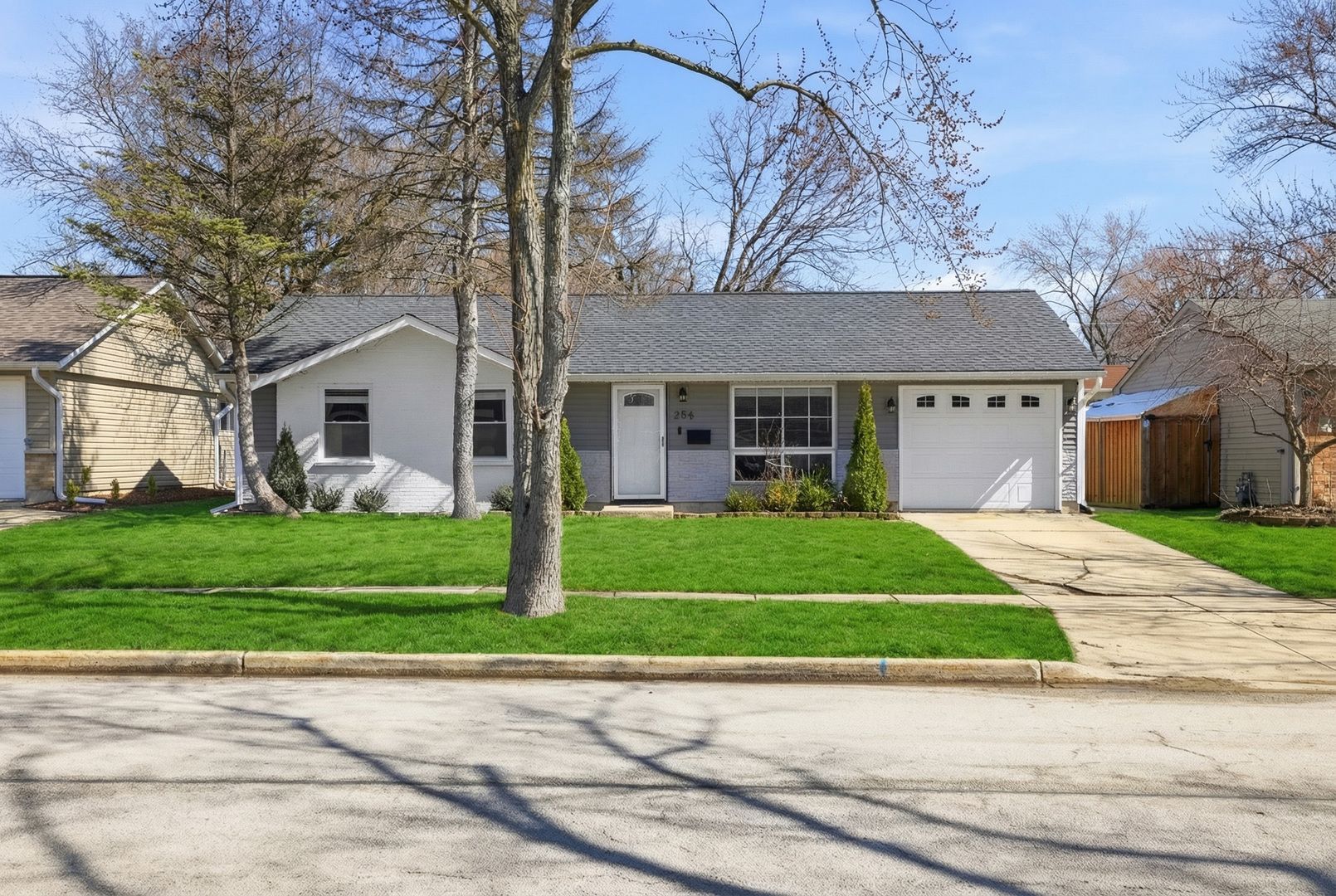 205 Villa Road — Streamwood, IL 60107