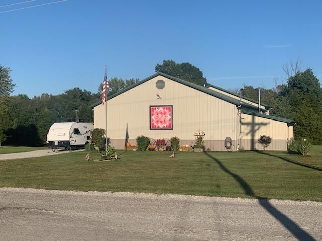 1400 N Duquoin Street — Benton, IL 62812