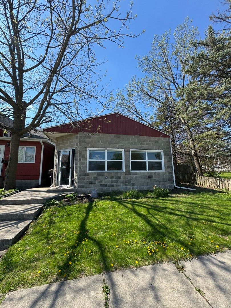 122 W Page Street — Sycamore, IL 60178