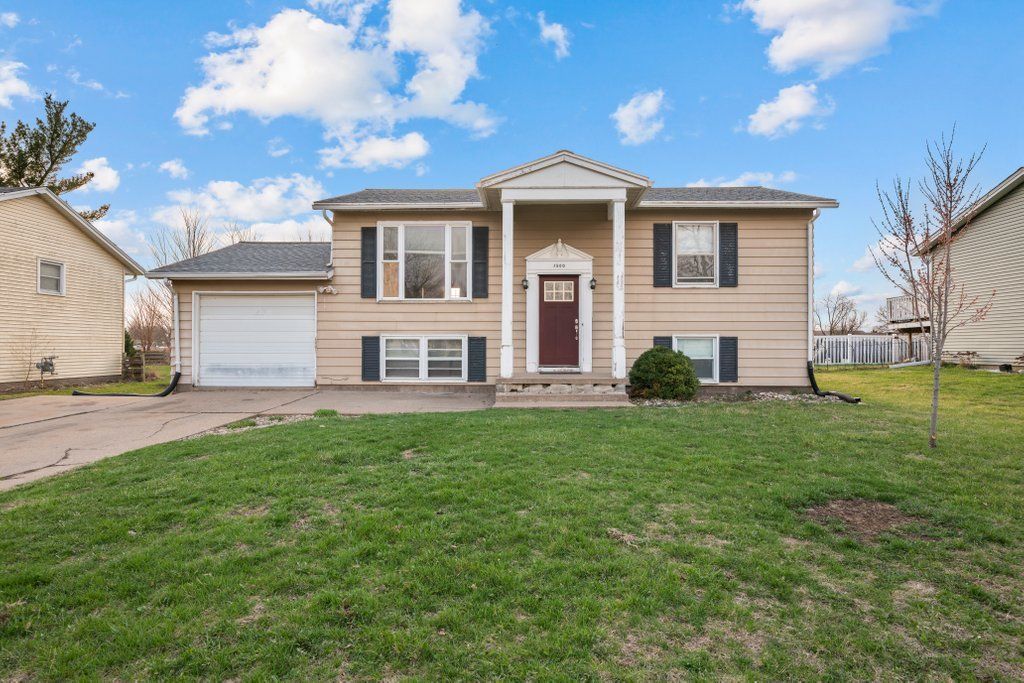 1500 9th Street, Clinton, IA 52732