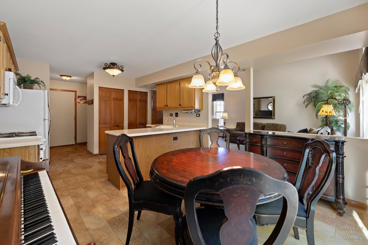 723 Silk Oak Lane, Crystal Lake, IL 60014