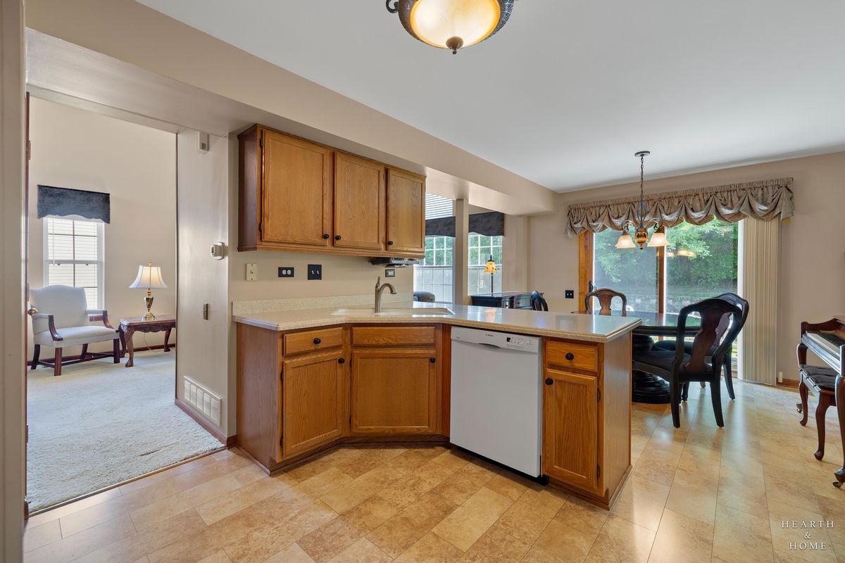 723 Silk Oak Lane, Crystal Lake, IL 60014