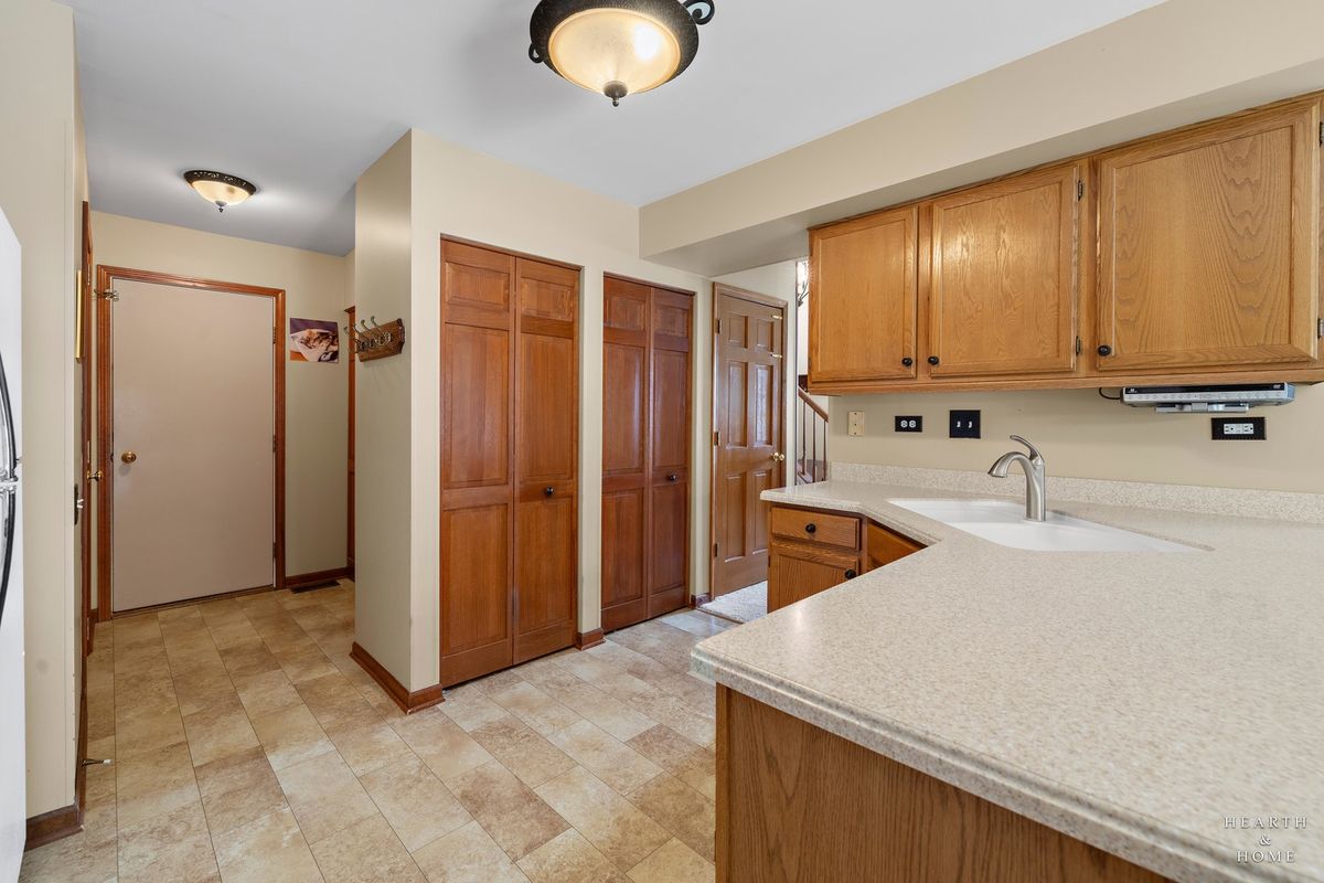 723 Silk Oak Lane, Crystal Lake, IL 60014
