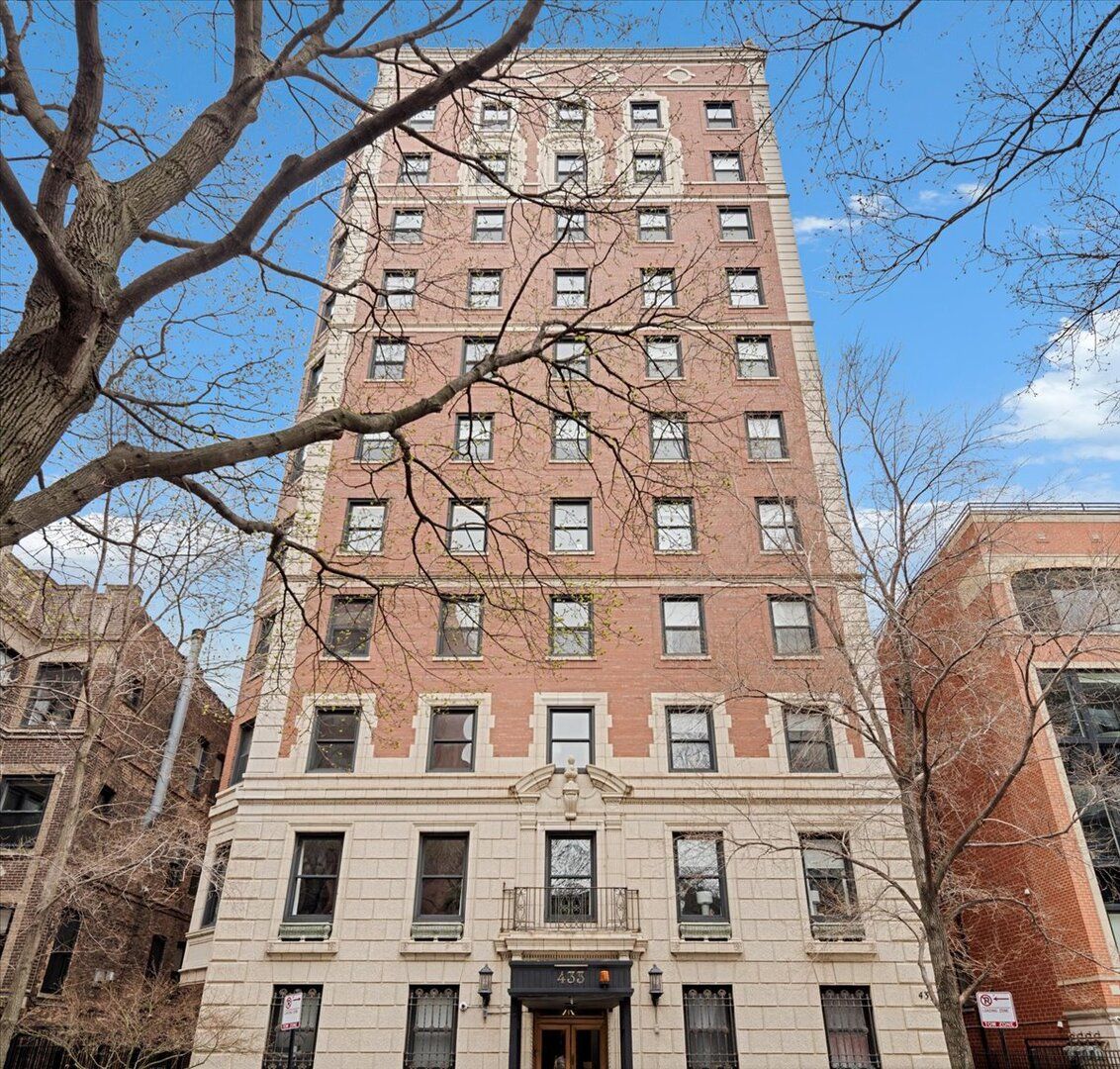 433 Briar Place, Chicago, IL 60657