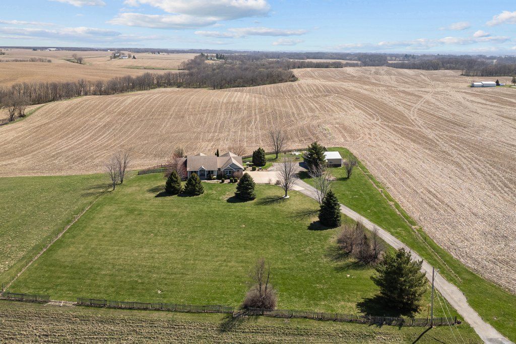 6805 256th Street N, Port Byron, IL 61275