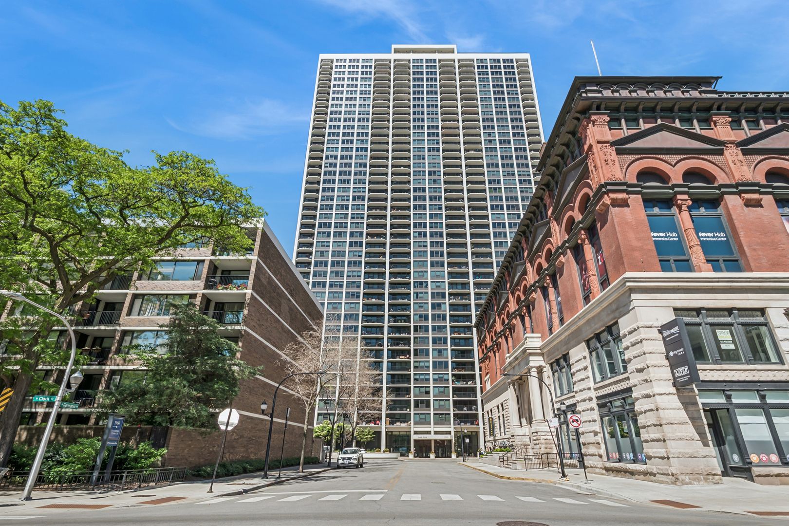 1560 N Sandburg Terrace #1801J — Chicago, IL 60610