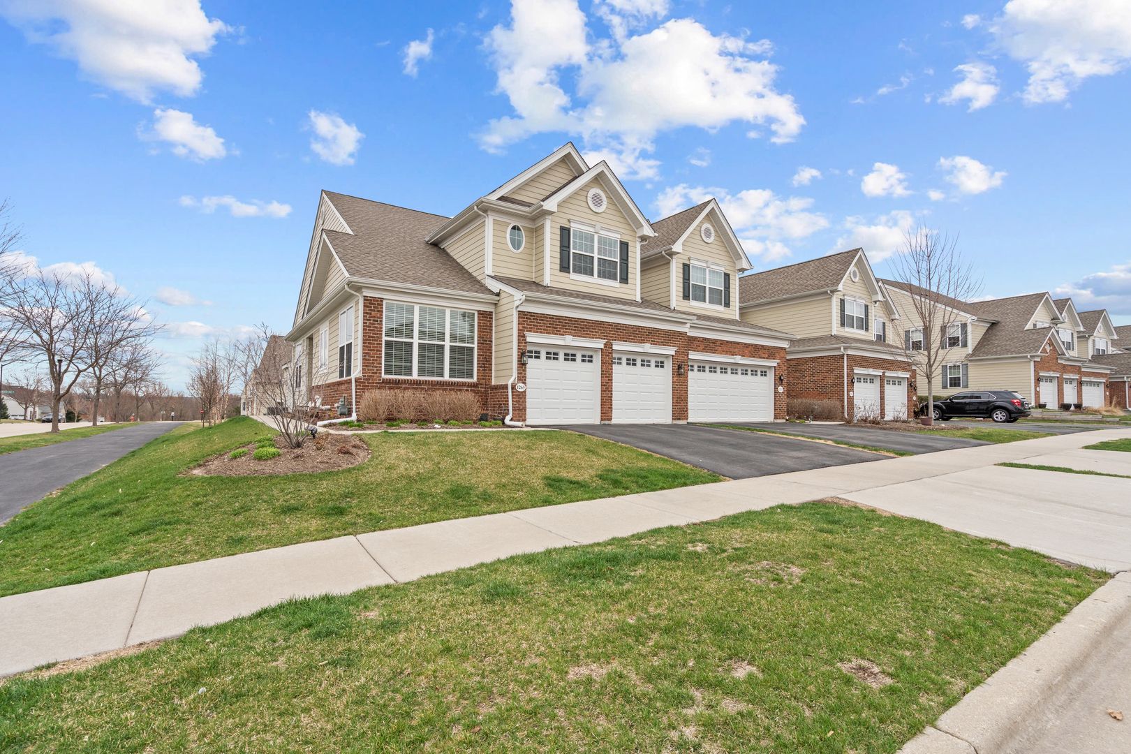 1265 Falcon Ridge Drive — Elgin, IL 60124