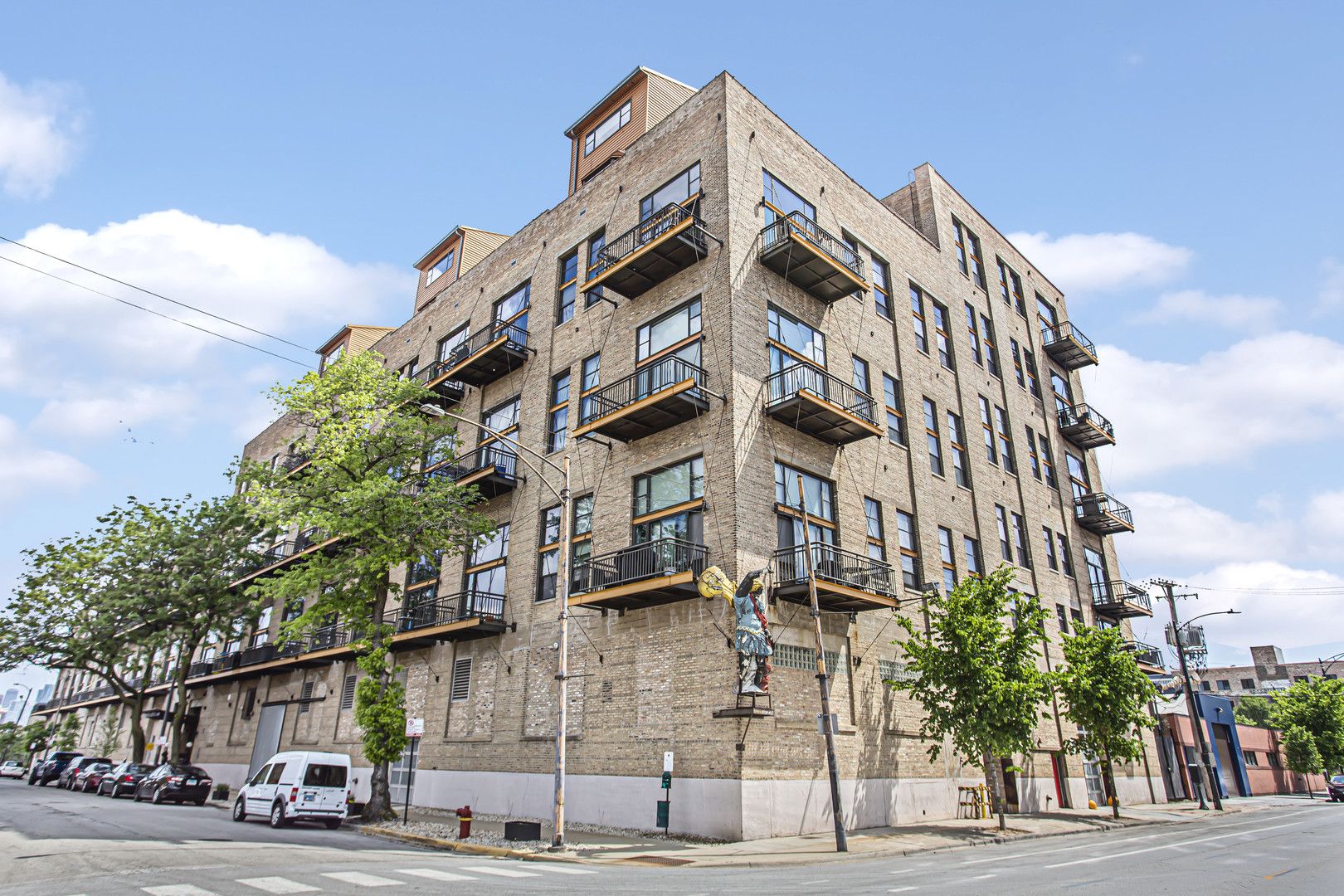 2545 S Dearborn Street #705 — Chicago, IL 60616