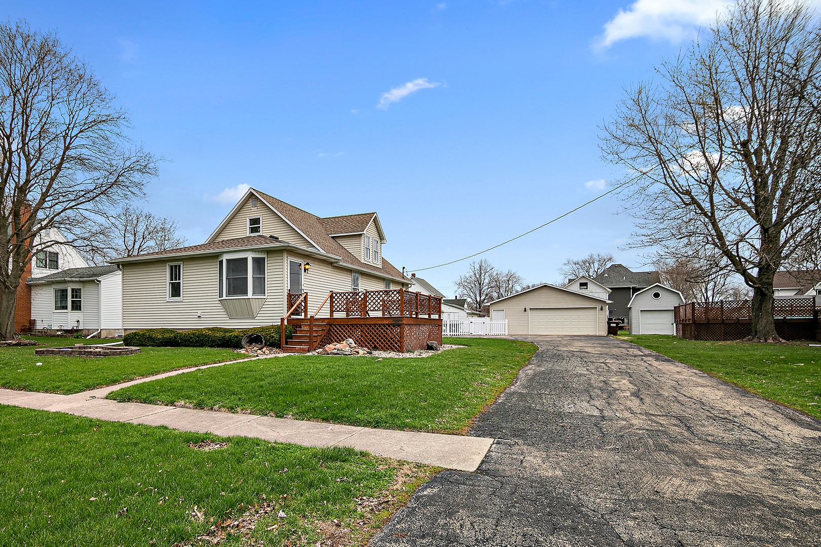 203 E Lake Street — Ashkum, IL 60911