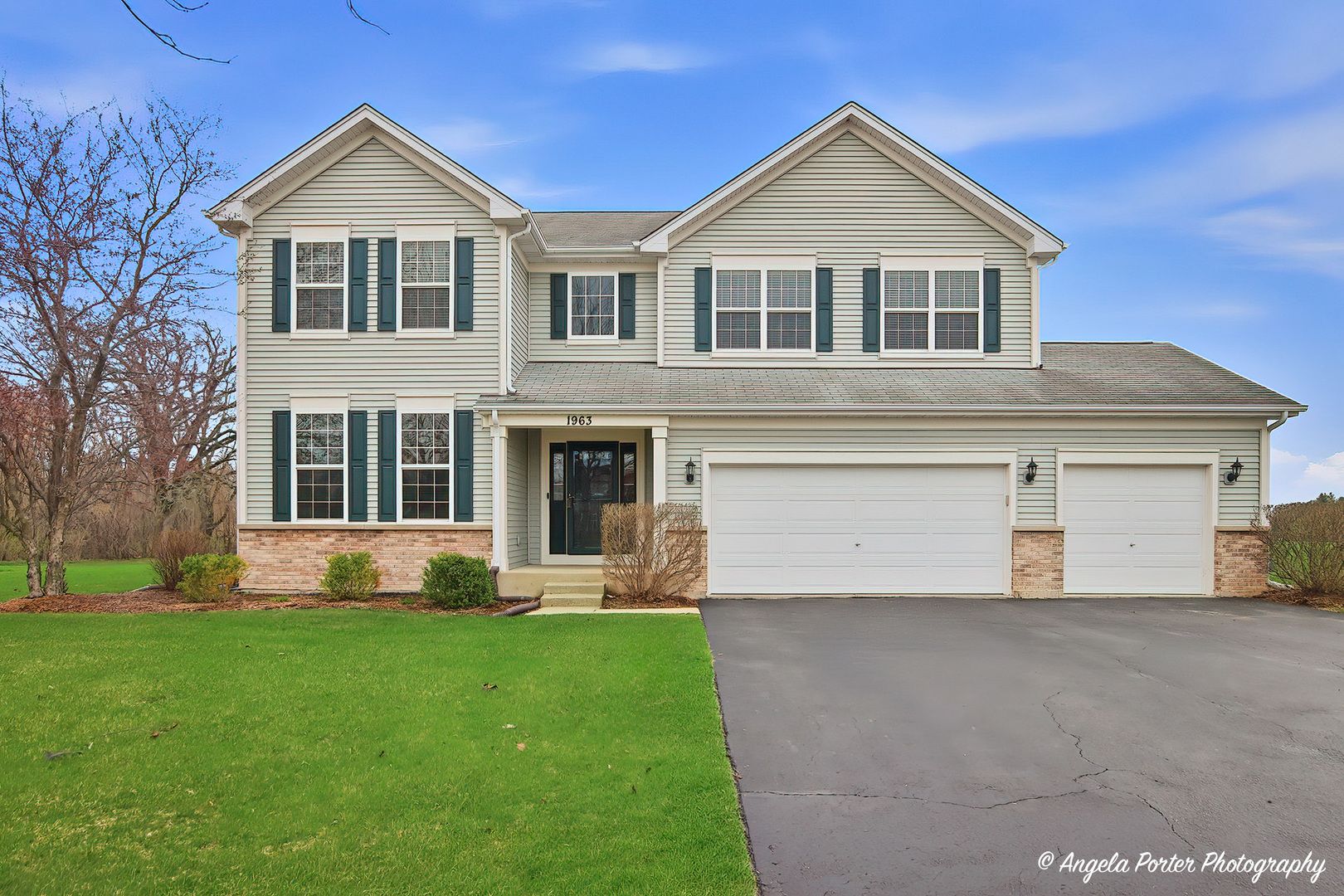 1963 Sycamore Lane — Island Lake, IL 60042