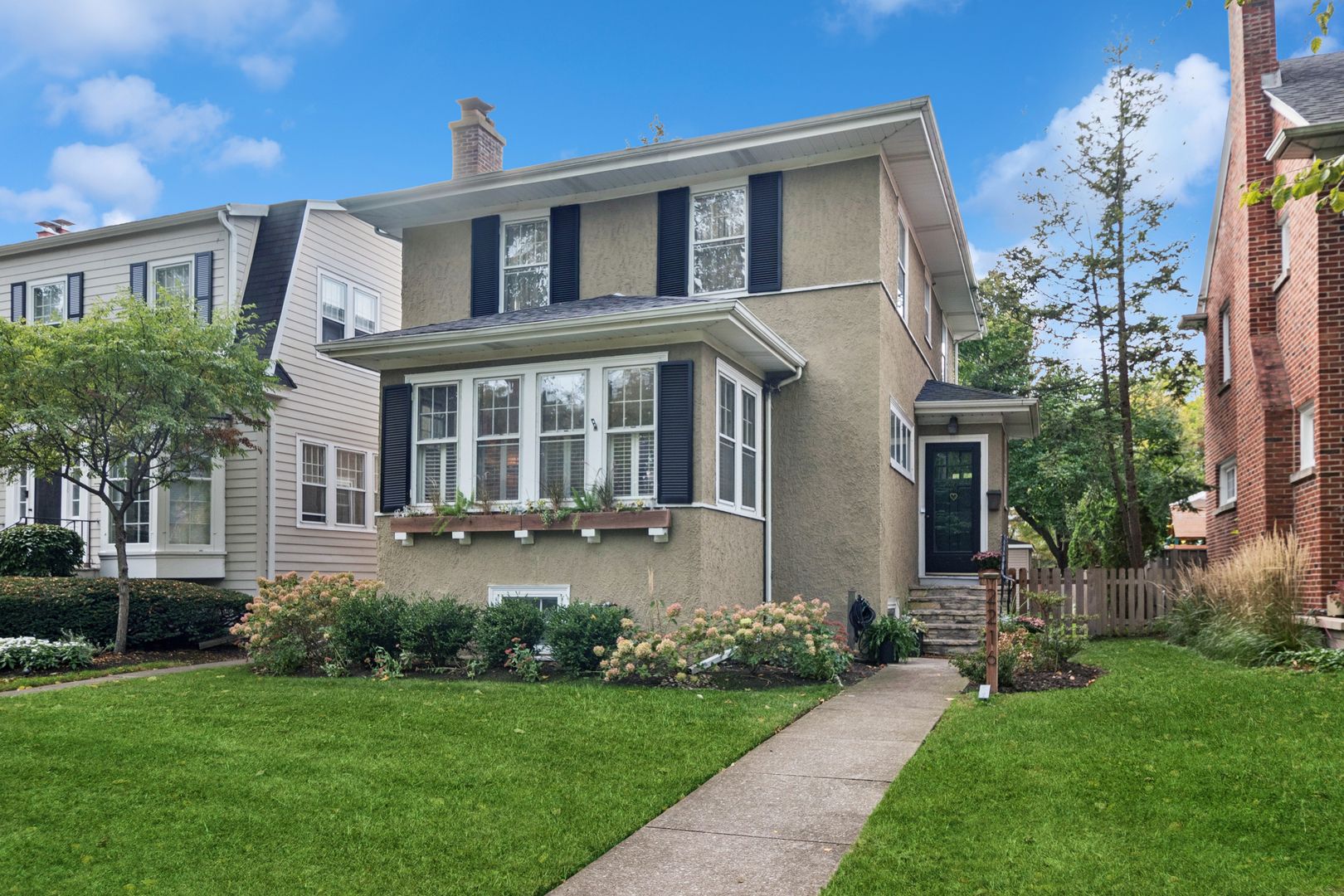 2216 Forestview Road — Evanston, IL 60201
