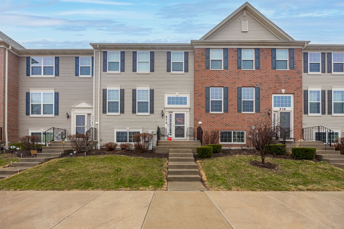 574 CANNONBALL Drive, Grayslake, IL 60030