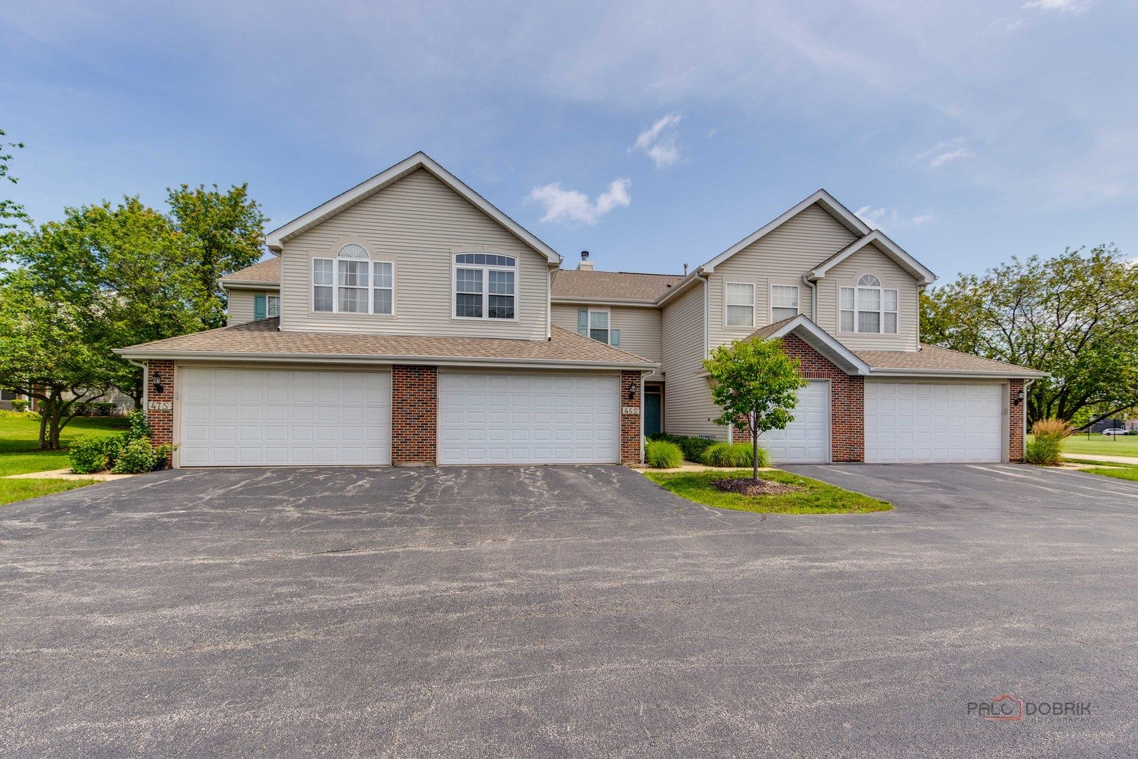 45 S Oakhurst Drive — Aurora, IL 60504