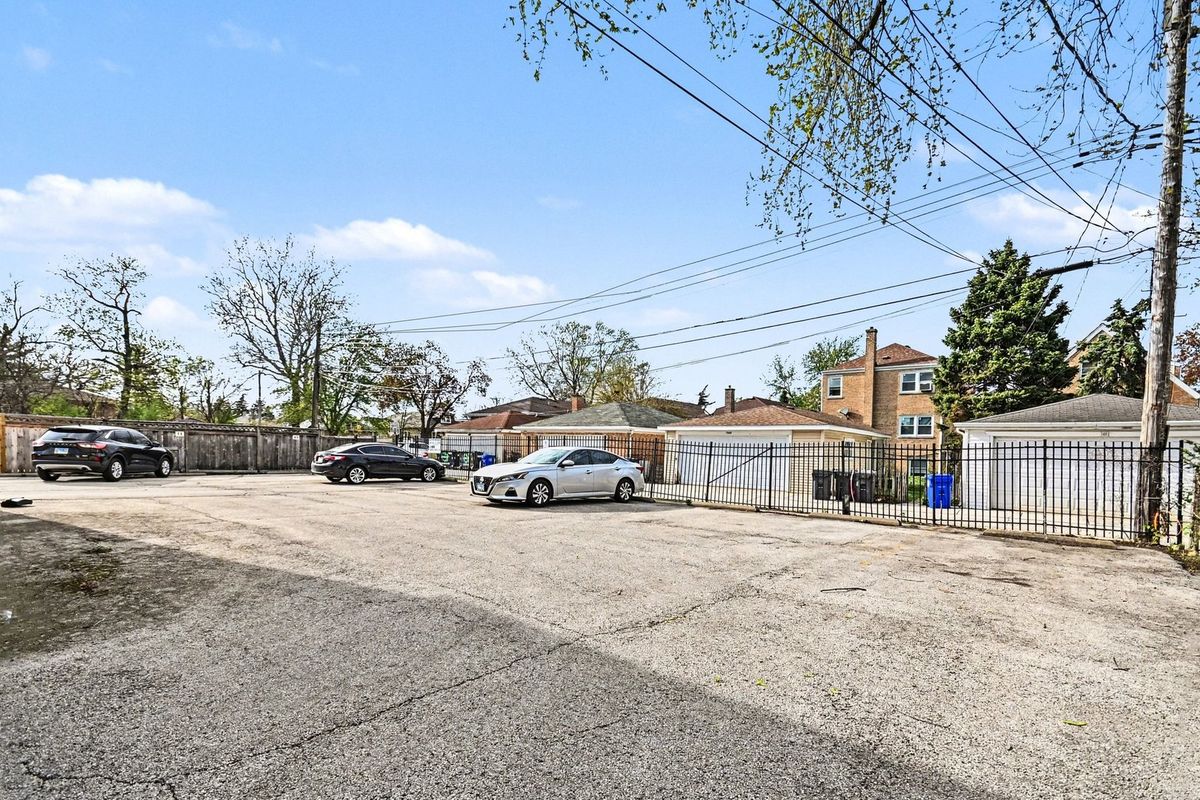 7228 39th Street #2W, Lyons, IL 60534