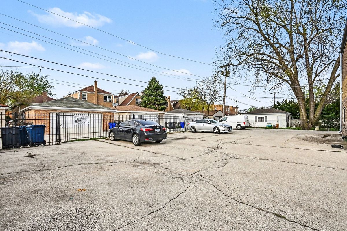 7228 39th Street #2W, Lyons, IL 60534