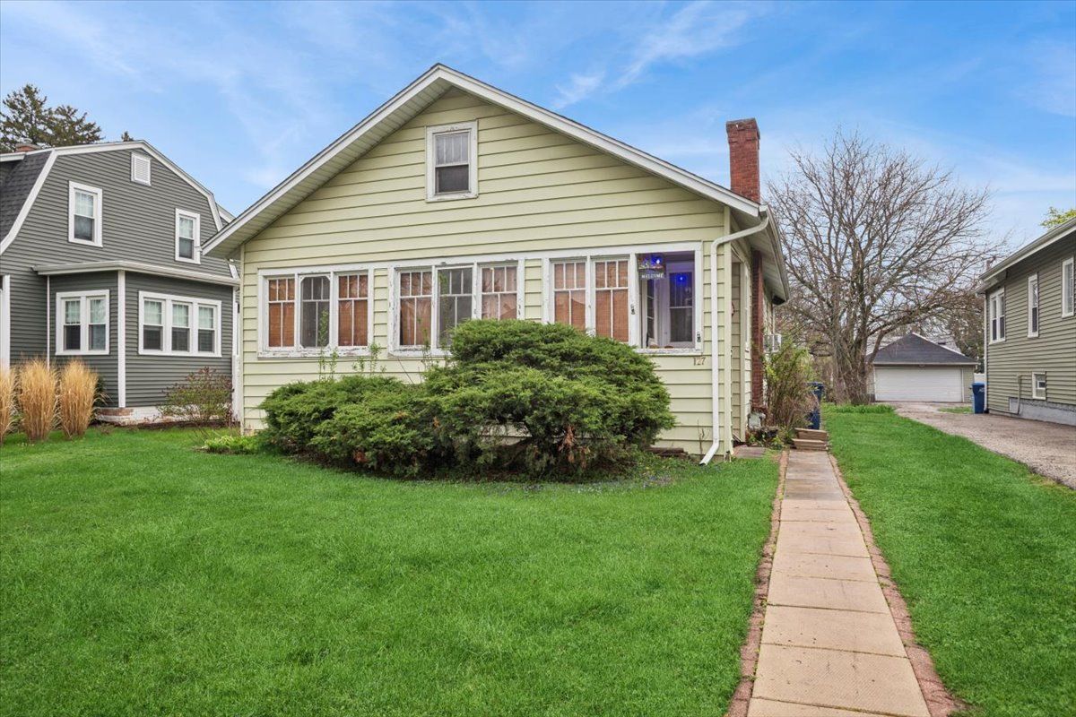 127 S Princeton Avenue — Villa Park, IL 60181