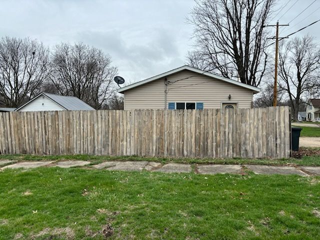 402 NE 2nd Avenue, Galva, IL 61434